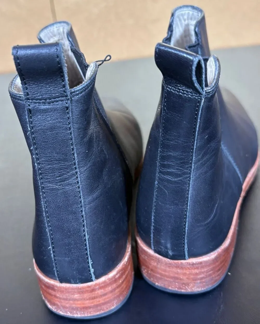 Nisolo Everyday Chelsea Boots Black Leather Pointed Toe Low Stacked Heel Size 7.